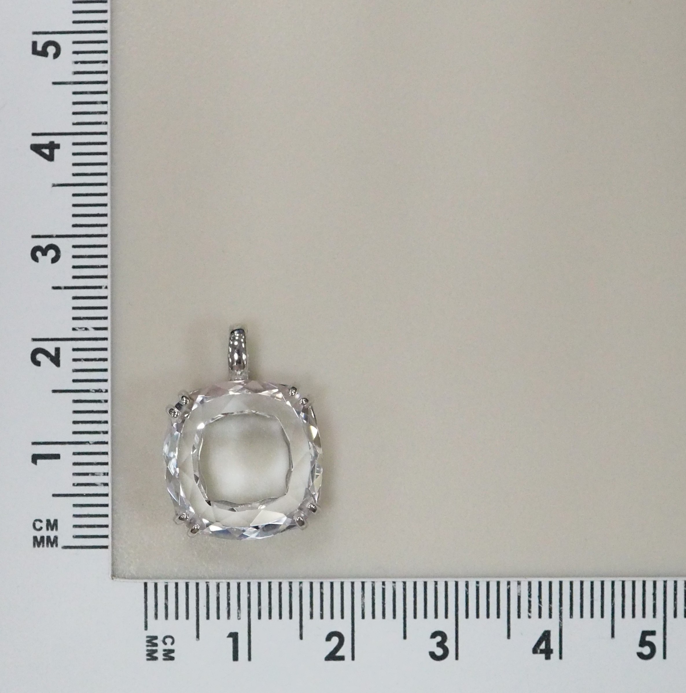 Серебряная подвеска с горным хрусталем